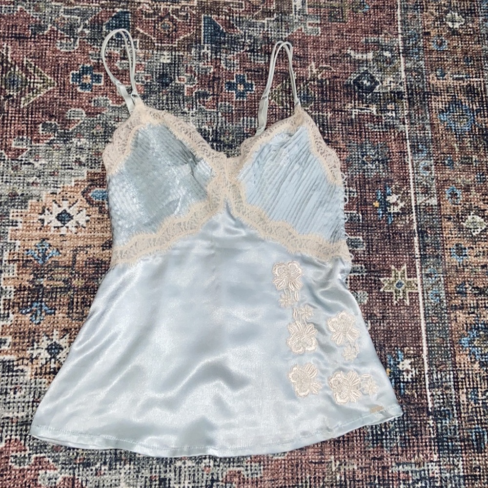 Guess Los Angeles XS beautiful lace silky top adjustable straps